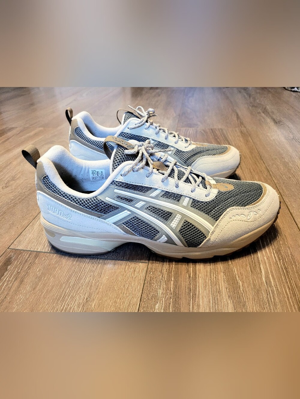 ASICS GEL -1090v2  Men's Gray Mesh Running Sneakers